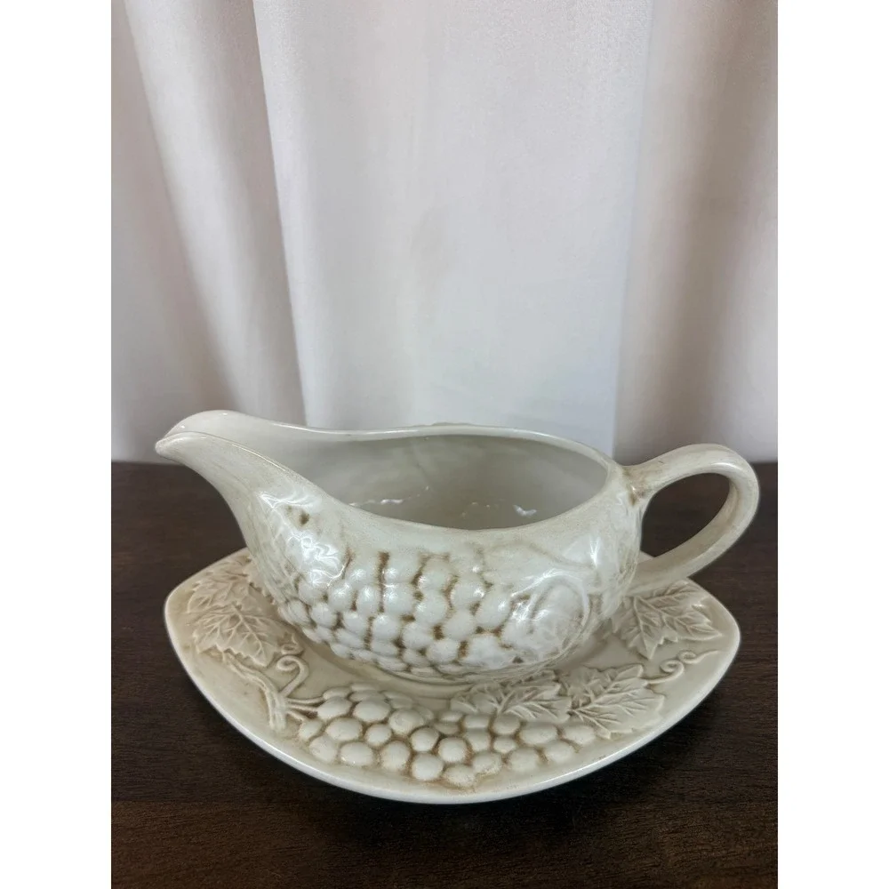 Vintage Harry and David Hda1 Grapes Portugal Gravy Boat and Tray‎ READ
